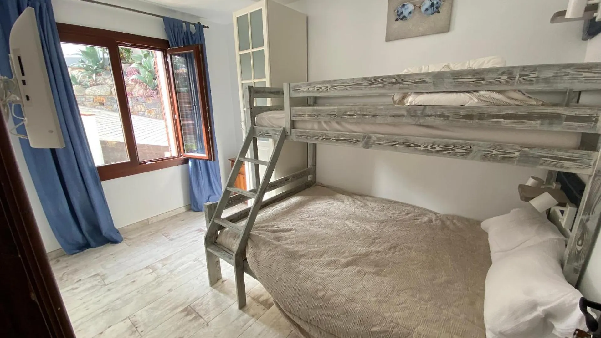 B&B Premium Premia De Dalt Spain